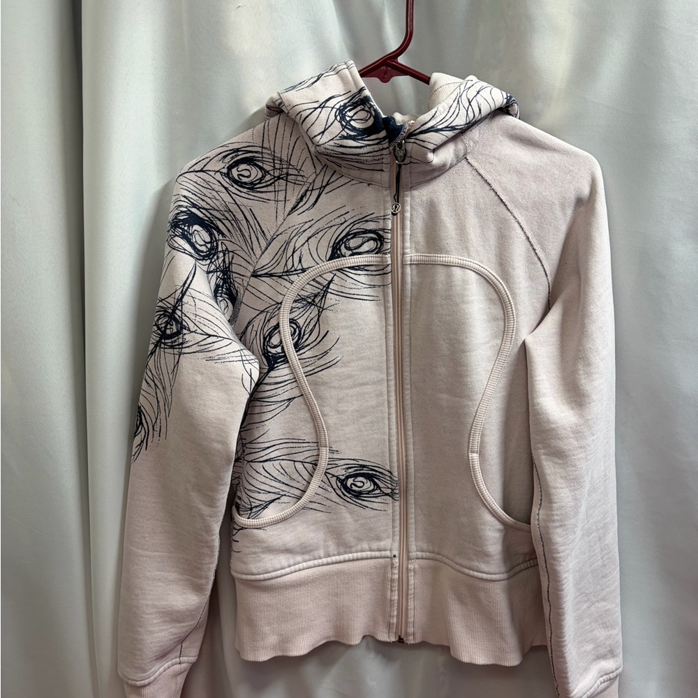 Lululemon Athletica Pale Pink with Navy inside with Artistic Pattern
